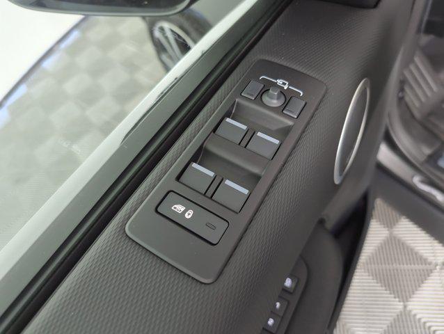 new 2025 Land Rover Discovery car, priced at $76,728
