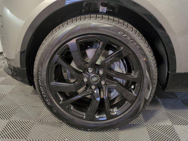 new 2025 Land Rover Discovery car, priced at $73,518