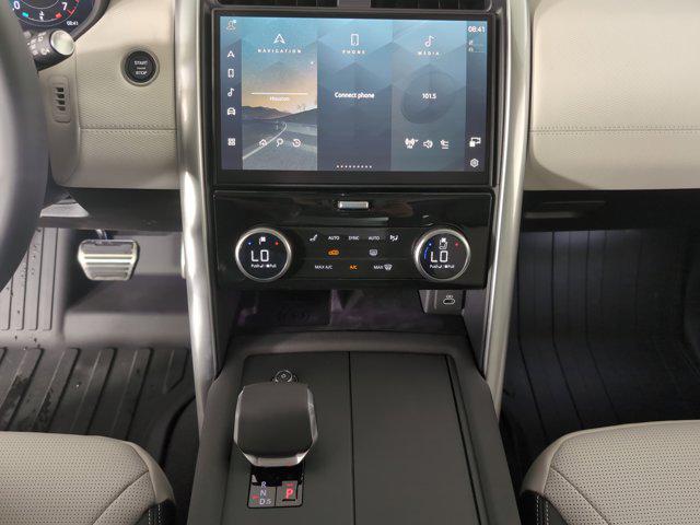 new 2025 Land Rover Discovery car, priced at $73,518