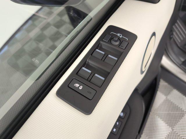 new 2025 Land Rover Discovery car, priced at $73,518