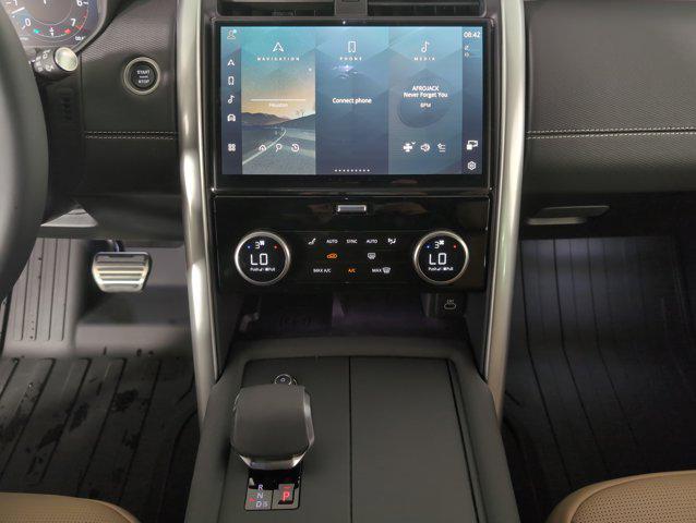 new 2025 Land Rover Discovery car, priced at $78,068
