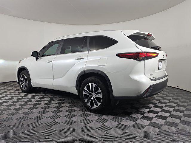 used 2023 Toyota Highlander car, priced at $37,498