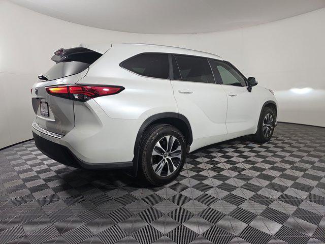 used 2023 Toyota Highlander car, priced at $37,498