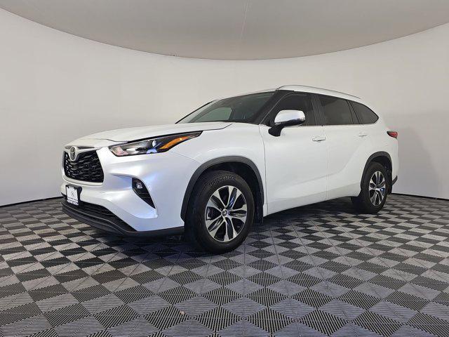 used 2023 Toyota Highlander car, priced at $37,498