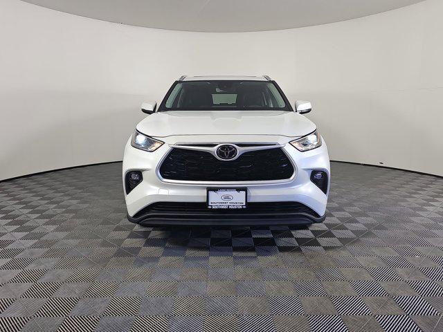 used 2023 Toyota Highlander car, priced at $37,498
