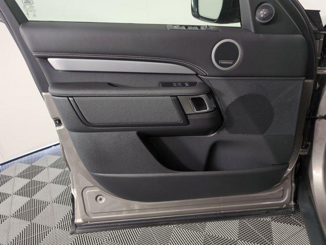 new 2025 Land Rover Discovery car, priced at $76,128