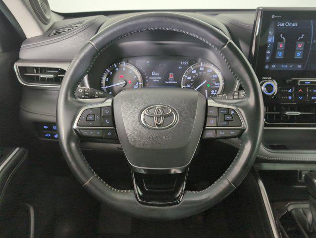 used 2021 Toyota Highlander car, priced at $30,997