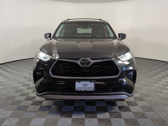 used 2021 Toyota Highlander car, priced at $30,997