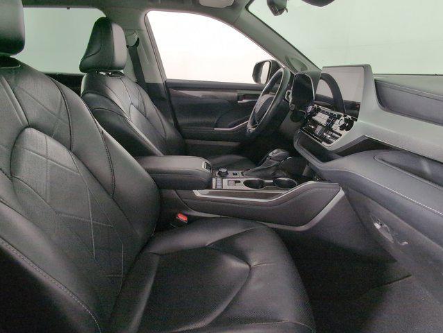 used 2021 Toyota Highlander car, priced at $30,997