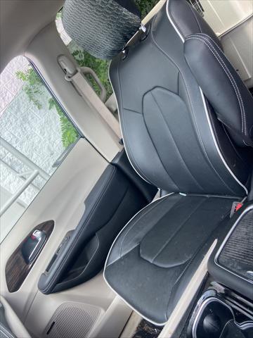 used 2022 Chrysler Pacifica Hybrid car