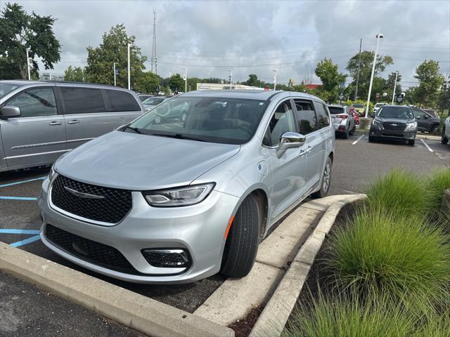 used 2022 Chrysler Pacifica Hybrid car