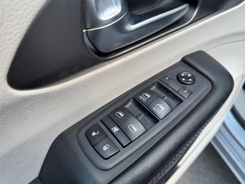 used 2020 Chrysler Pacifica car, priced at $14,695