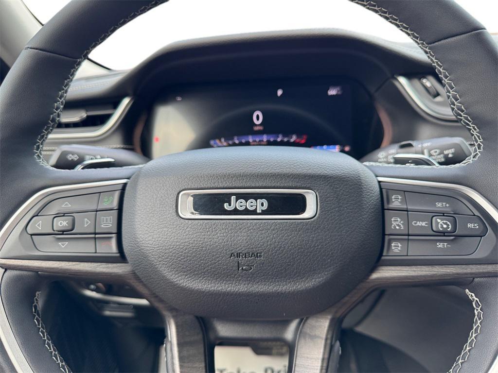 used 2024 Jeep Grand Cherokee car, priced at $34,995
