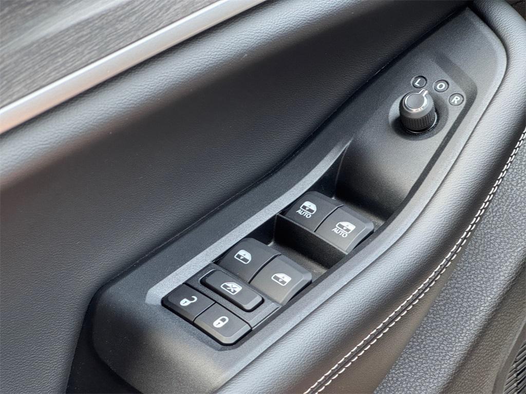 used 2024 Jeep Grand Cherokee car, priced at $34,995