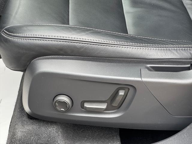 used 2022 Volvo XC40 car, priced at $30,295
