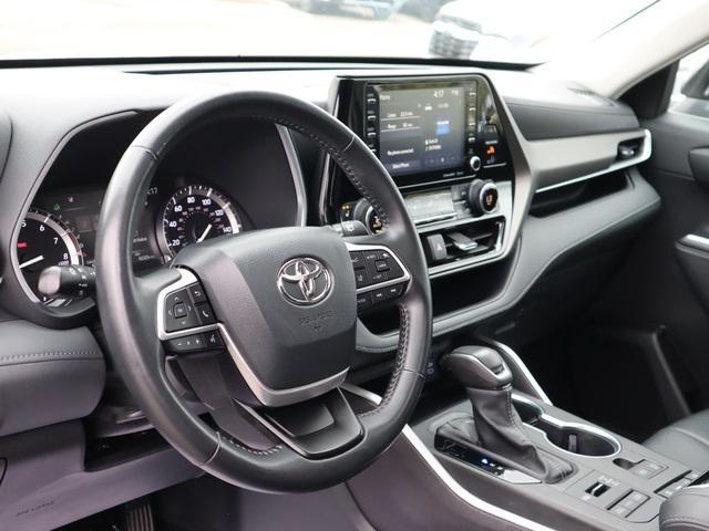 used 2022 Toyota Highlander car, priced at $34,844