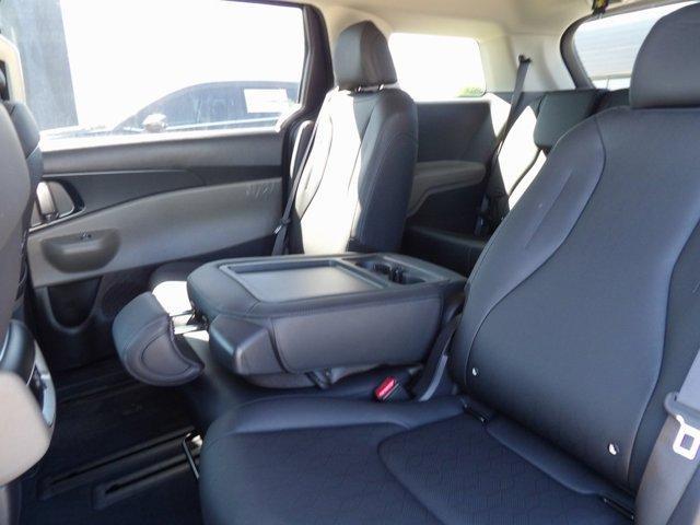 new 2025 Kia Carnival Hybrid car, priced at $41,655