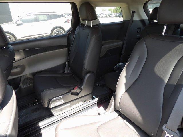 new 2025 Kia Carnival car, priced at $38,500