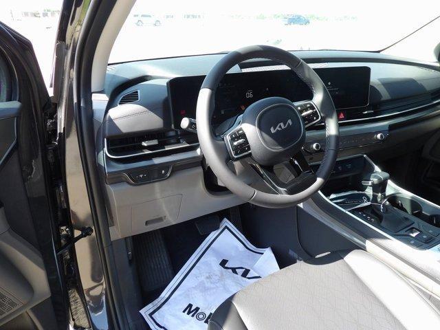 new 2025 Kia Carnival car, priced at $38,500