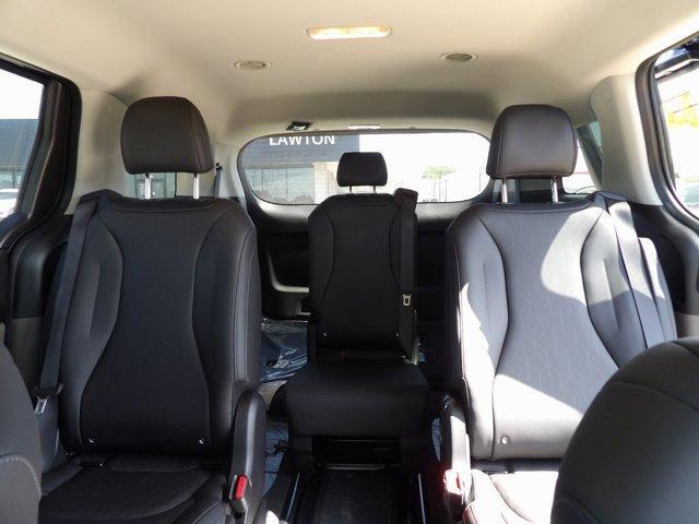 new 2025 Kia Carnival car, priced at $38,500