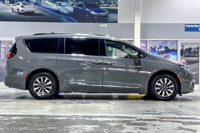 used 2021 Chrysler Pacifica Hybrid car, priced at $24,999
