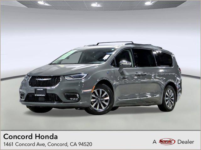 used 2021 Chrysler Pacifica Hybrid car, priced at $24,999