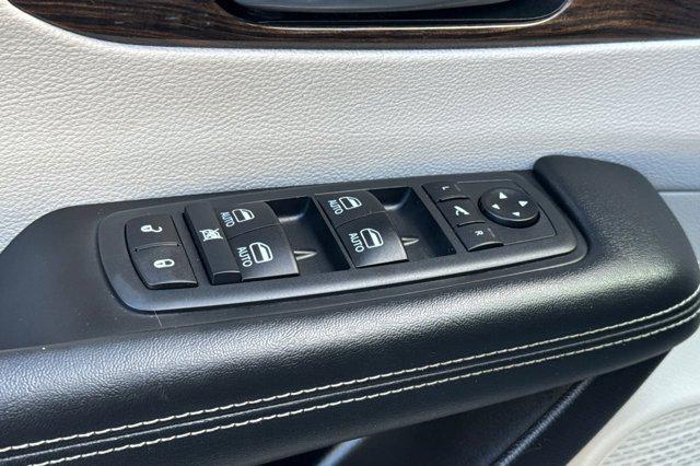 used 2021 Chrysler Pacifica Hybrid car, priced at $24,999