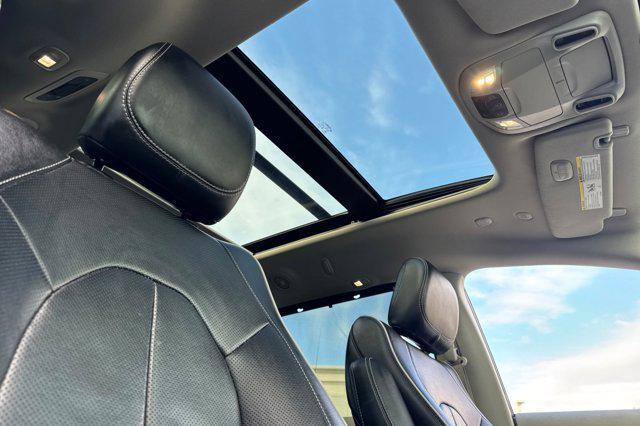 used 2021 Chrysler Pacifica Hybrid car, priced at $24,999