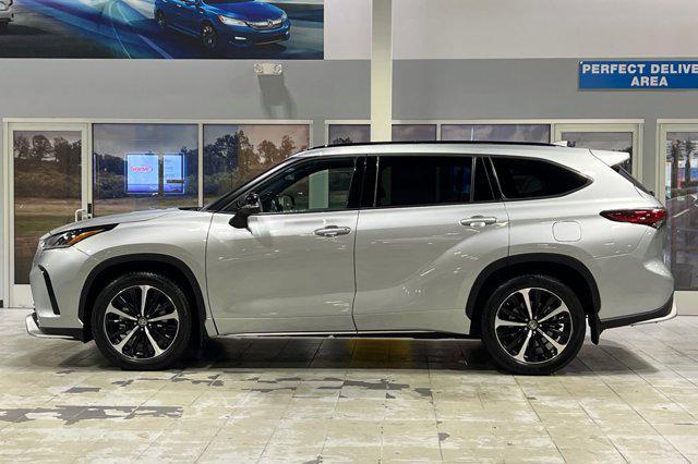 used 2021 Toyota Highlander car, priced at $32,996