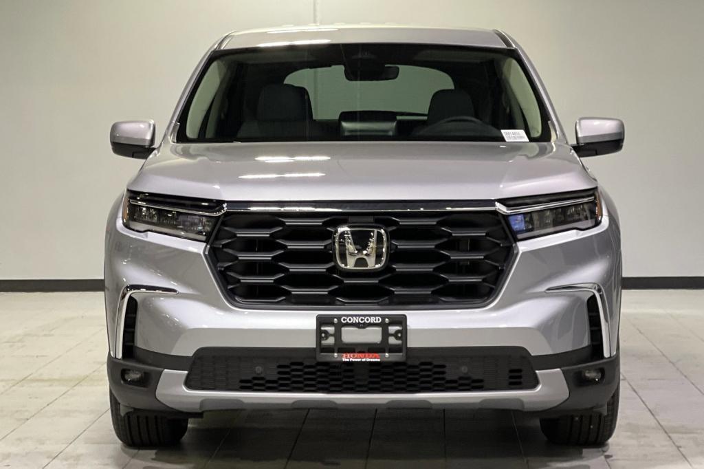 new 2025 Honda Pilot car, priced at $45,083