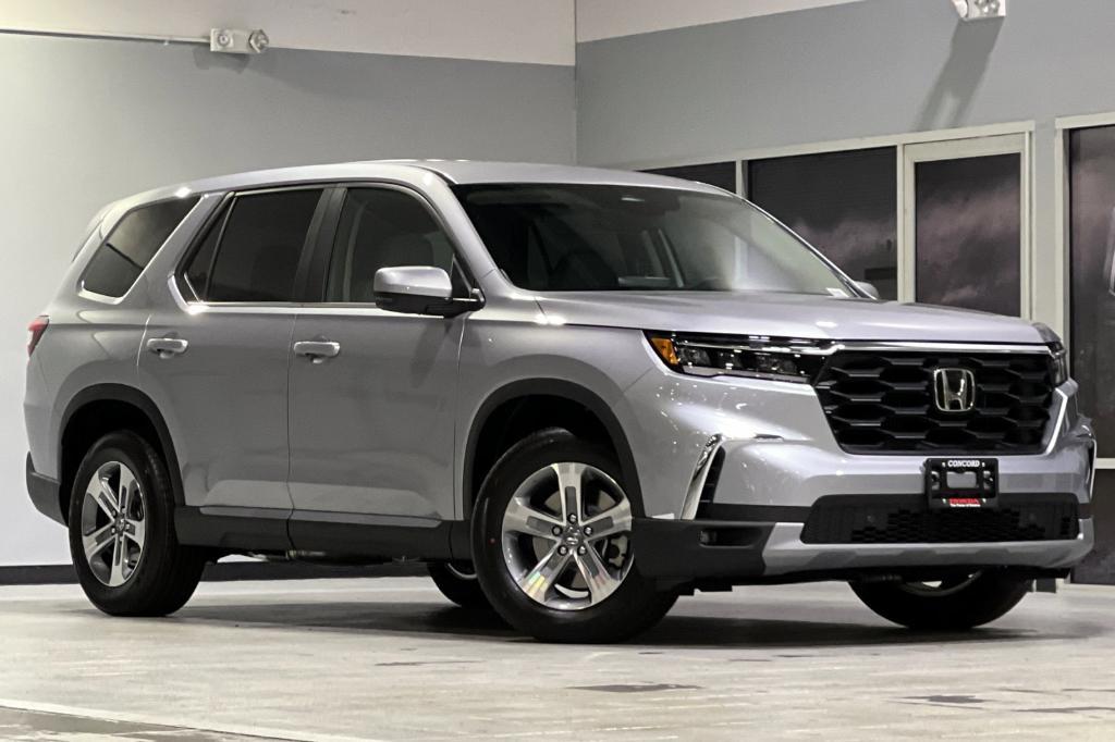 new 2025 Honda Pilot car, priced at $45,083