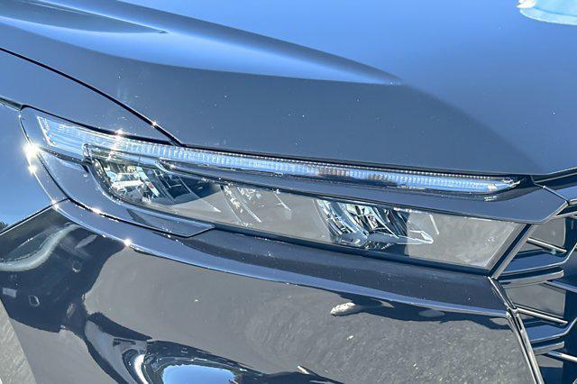 new 2026 Honda CR-V Hybrid car, priced at $40,671