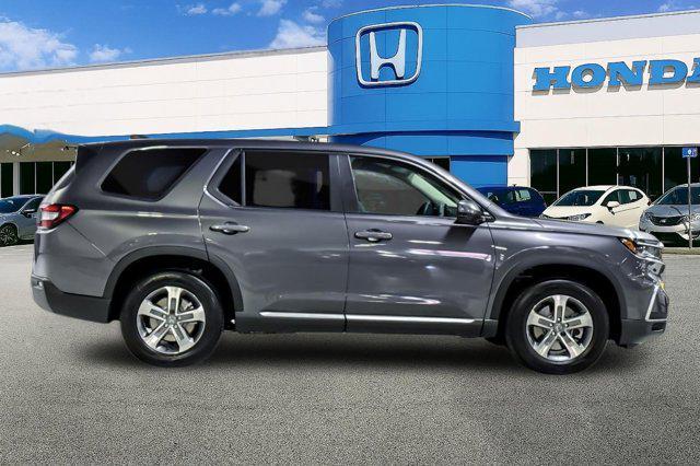 new 2025 Honda Pilot car, priced at $43,391