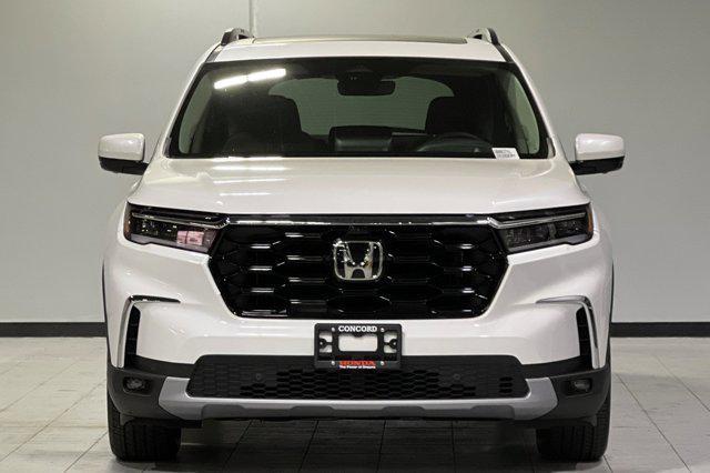 new 2025 Honda Pilot car, priced at $54,930