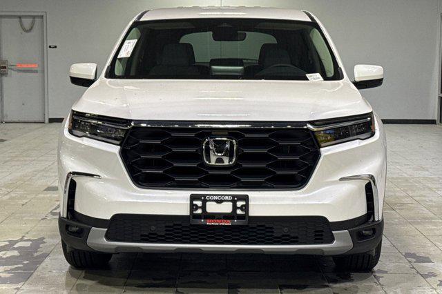 new 2025 Honda Pilot car, priced at $50,200