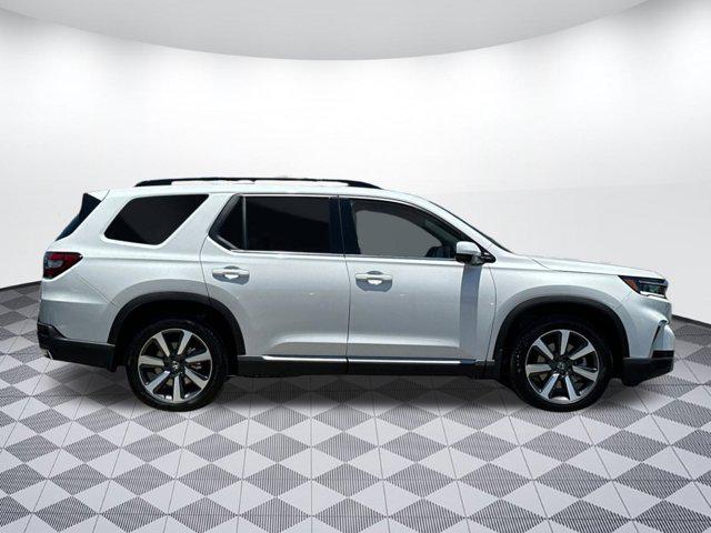 new 2025 Honda Pilot car, priced at $52,101