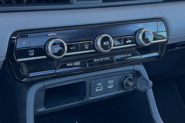 new 2025 Honda Pilot car, priced at $52,101