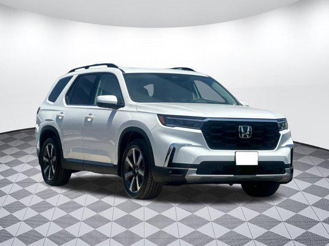 new 2025 Honda Pilot car, priced at $52,101