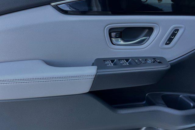 new 2025 Honda Pilot car, priced at $52,101