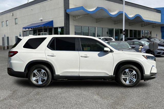 new 2025 Honda Pilot car, priced at $44,581
