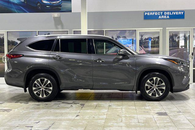 used 2022 Toyota Highlander car, priced at $32,496