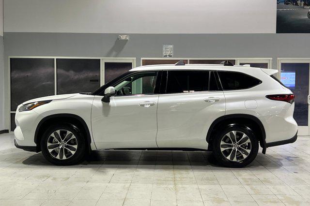 used 2022 Toyota Highlander car, priced at $36,999