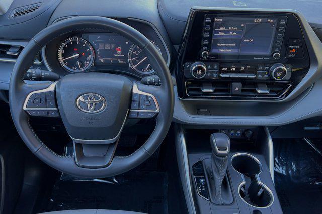 used 2022 Toyota Highlander car, priced at $36,999