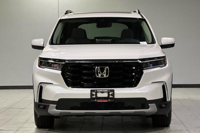 new 2025 Honda Pilot car, priced at $49,350