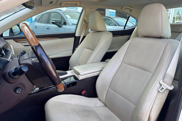 used 2016 Lexus ES 300h car, priced at $20,999