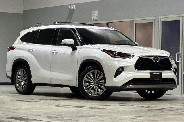 used 2022 Toyota Highlander car, priced at $39,996