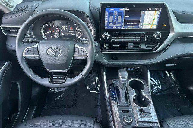 used 2022 Toyota Highlander car, priced at $39,996