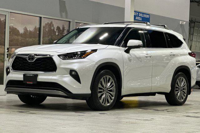 used 2022 Toyota Highlander car, priced at $39,996