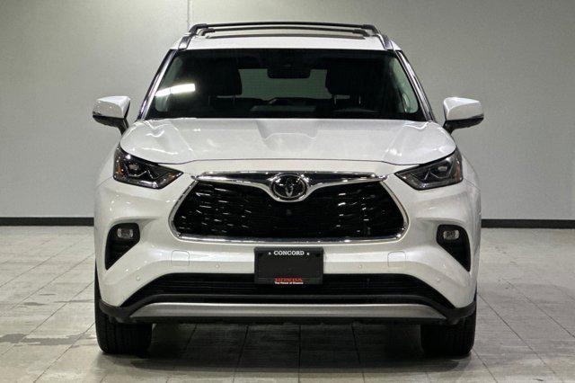 used 2022 Toyota Highlander car, priced at $39,996