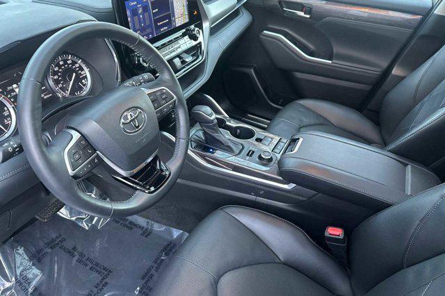 used 2022 Toyota Highlander car, priced at $39,996